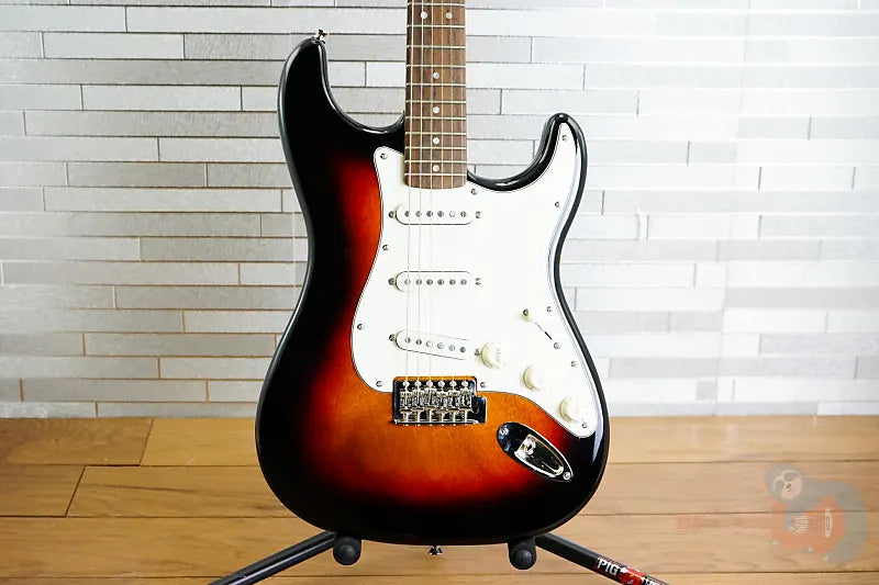 Squier Classic Vibe '60s Stratocaster 3-Color Sunburst Electric Guitar B-Stock